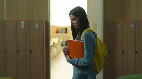 白人女孩女女学生学生女学生女士学习教育学