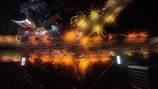 江西省九江市荷花垄交通路口夜景的航拍
