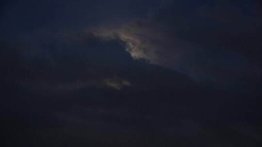 乌云月亮延时夜晚天空云朵流动中秋十五月亮视频素材模板下载