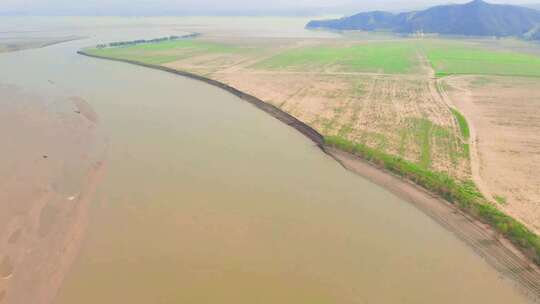 河流入水库 青山绿水