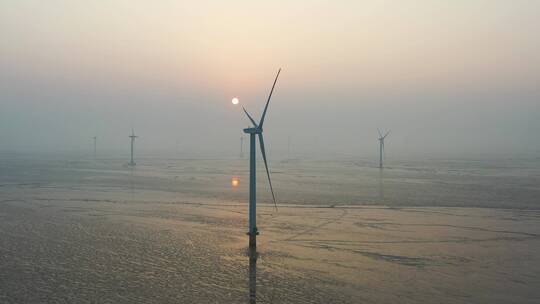 如东县滩涂风力发电场在清晨日出时刻的航拍