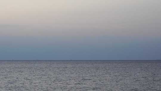 傍晚海平面风光平静大海风景海面水波纹荡漾