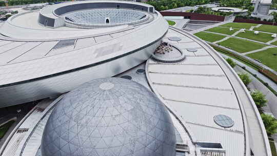 4K航拍滴水湖上海天文馆