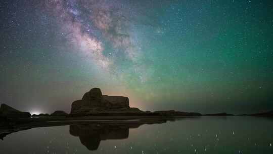 8K青海水上雅丹星空