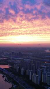 竖版航拍江苏苏州城市日落晚霞夕阳