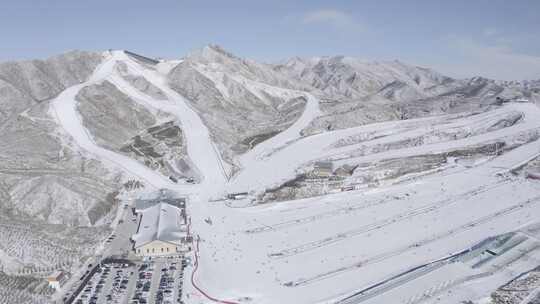 航拍内蒙古呼和浩特马鬃山滑雪场冬季雪景