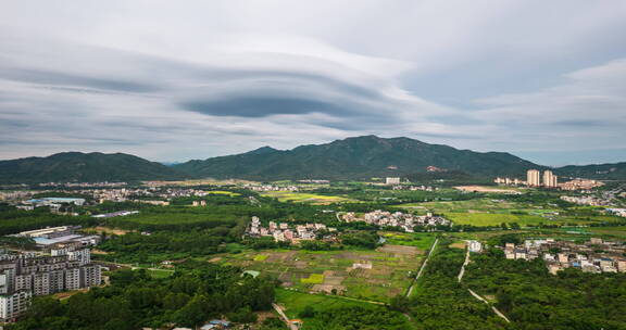 气象奇观 荚状高积云