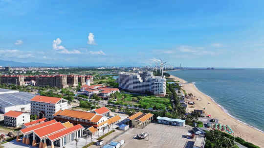 海南东方市鱼鳞洲海边的风车