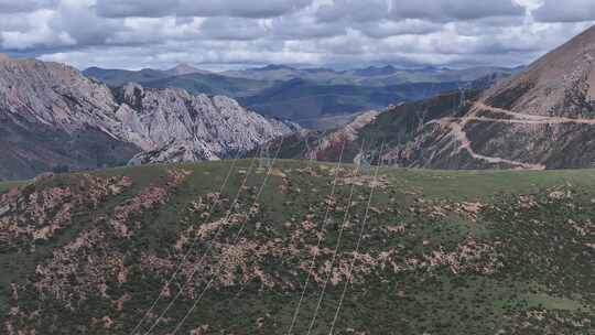 中国西藏昌都高山输电线路航拍