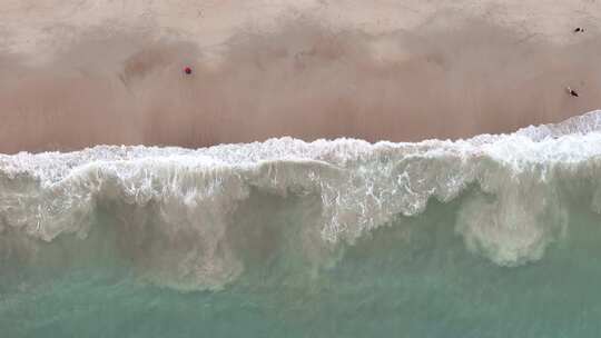 深圳小梅沙沙滩浪花