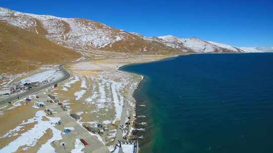 航拍西藏冬季羊卓雍措羊湖纳木错湖水与雪山