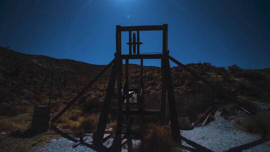 荒野沙漠枯井树木星空延时