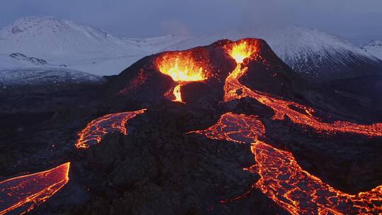 航拍冰岛火山熔岩喷发视频素材模板下载