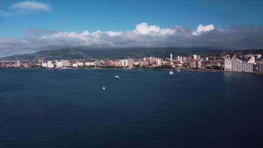 航拍委内瑞拉玛格丽塔岛大海海滨城市海岸线