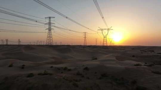 沙漠夕阳电塔
