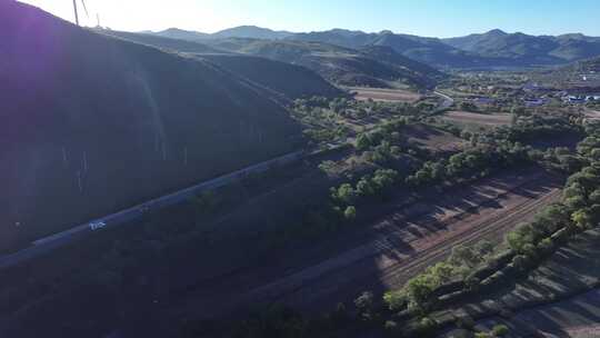 森林公路  航拍开车 航拍 山林驾驶汽车 4k