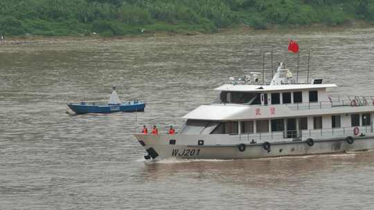 中秋国庆游客激增，重庆武警水上巡逻任务。