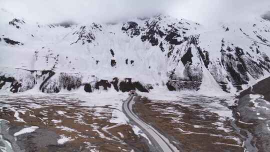 西藏墨脱G559扎墨公路雪山航拍风光