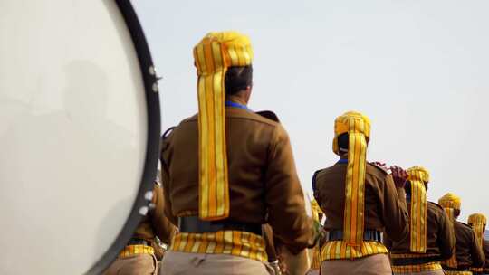印度女军乐队为共和国日游行排练