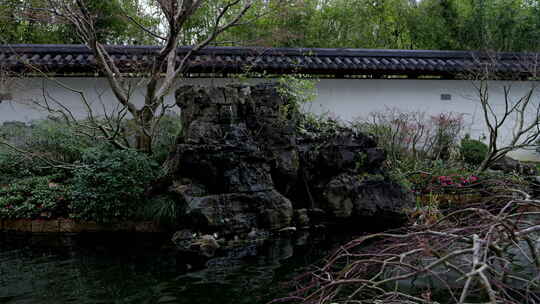 杭州净慈寺中式园林假山池塘景观