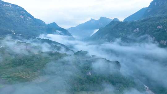 10、云海峡谷、山川河流、云雾缭绕、