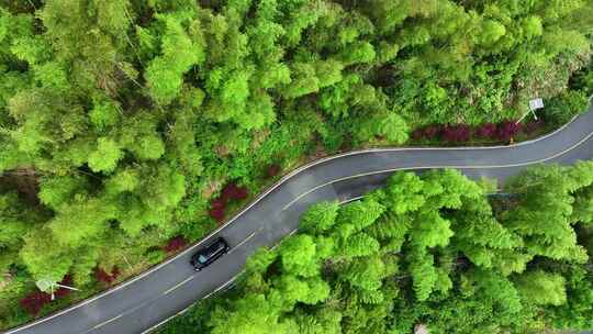 航拍汽车行驶在盘山公路