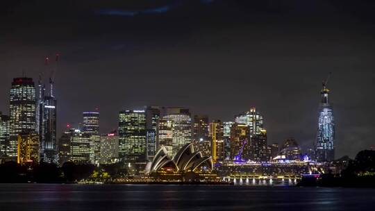 澳大利亚悉尼的天际线与歌剧院的4K夜时间