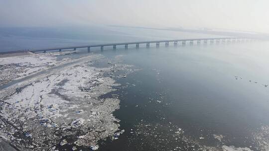 跨海大桥浮冰航拍