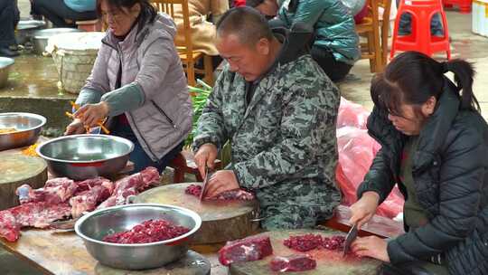 乡村喜宴厨师切肉剁排骨