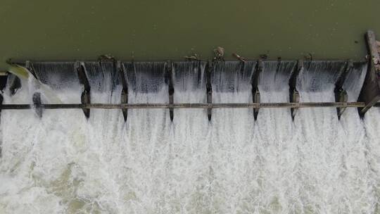 航拍波涛汹涌洪水