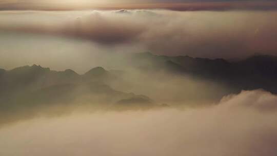 航拍山顶云雾迷雾云海层峦叠嶂山峰清晨美景