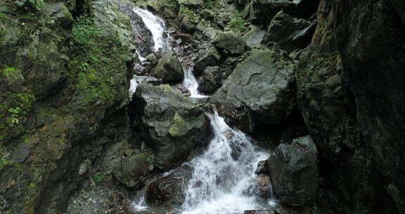 夏日山间溪流慢镜头