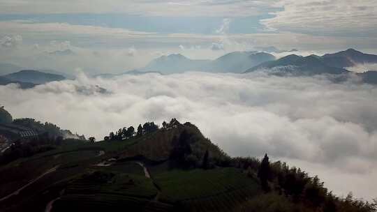 山顶云海高山在云端