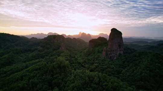 航拍韶关丹霞地貌丹霞山 阳元峰 长老峰景区视频素材模板下载