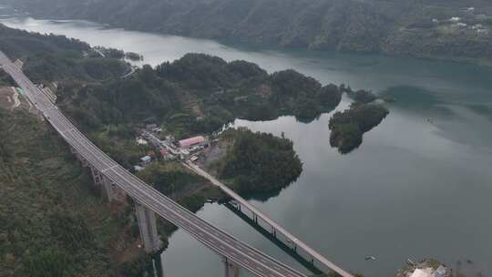 重庆酉阳：高速路边的明珠