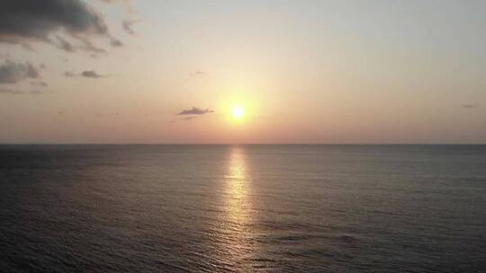 清晨大海海平面