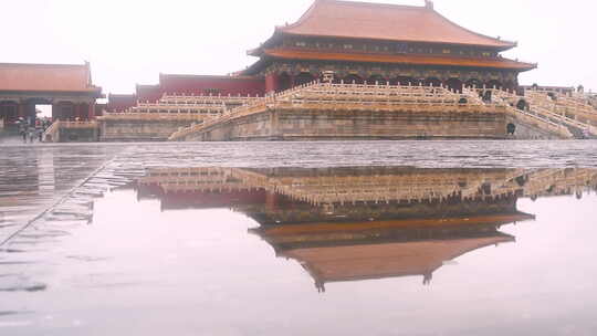 北京故宫太和殿雨后风景