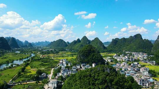 航拍广西桂林山水阳朔遇龙河田园风景