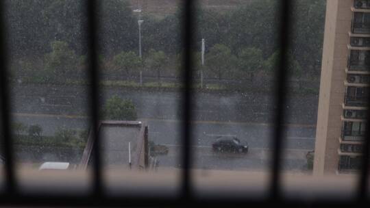 大雨：雨点密集视频素材模板下载