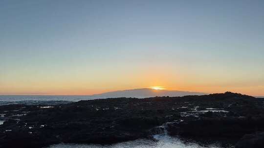 夕阳晚霞的海边风景