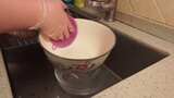 做家务刷碗洗碗高清在线视频素材下载