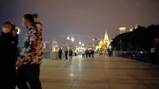 上海外滩游客人流夜景视频素材