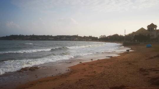 实拍大海海浪礁石浪花