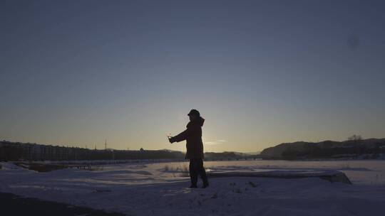 泼雪成冰