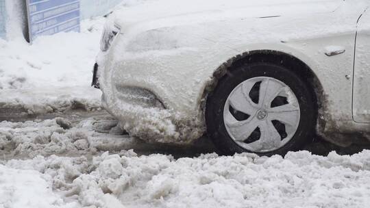 城市大雪交通