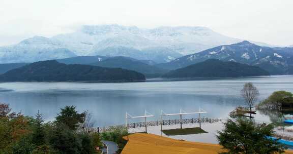 高清实拍瓦屋山雅女湖雪山湖泊