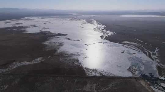 航拍荒野湖泊河流风光