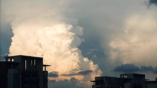 城市上空的云朵变幻4k延时视频素材