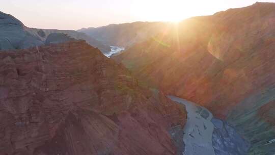 大峡谷悬崖航拍陡峭地貌安集海山谷山脉裂谷