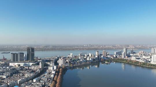 江西省九江市甘棠湖及长江的城市景观航拍